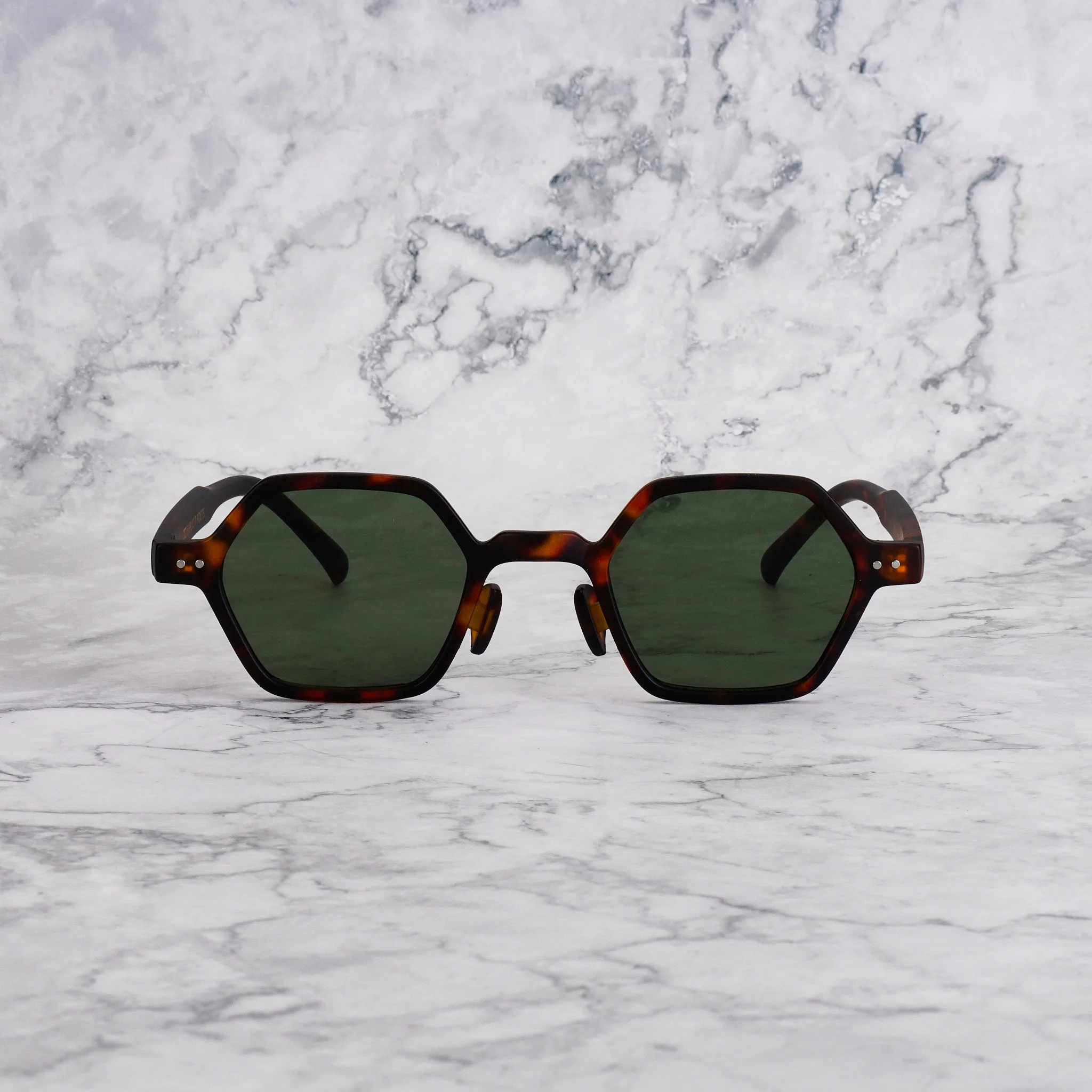 LEON - Image 13